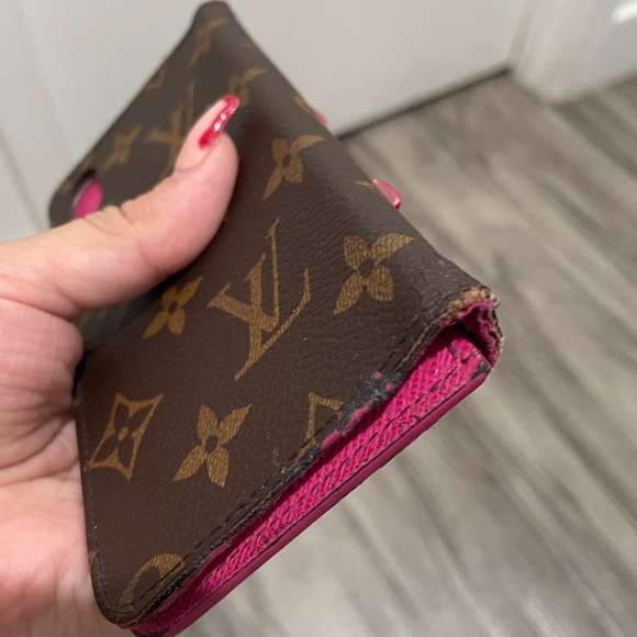 Louis Vuitton Iphone Case - Picture 5 of 13